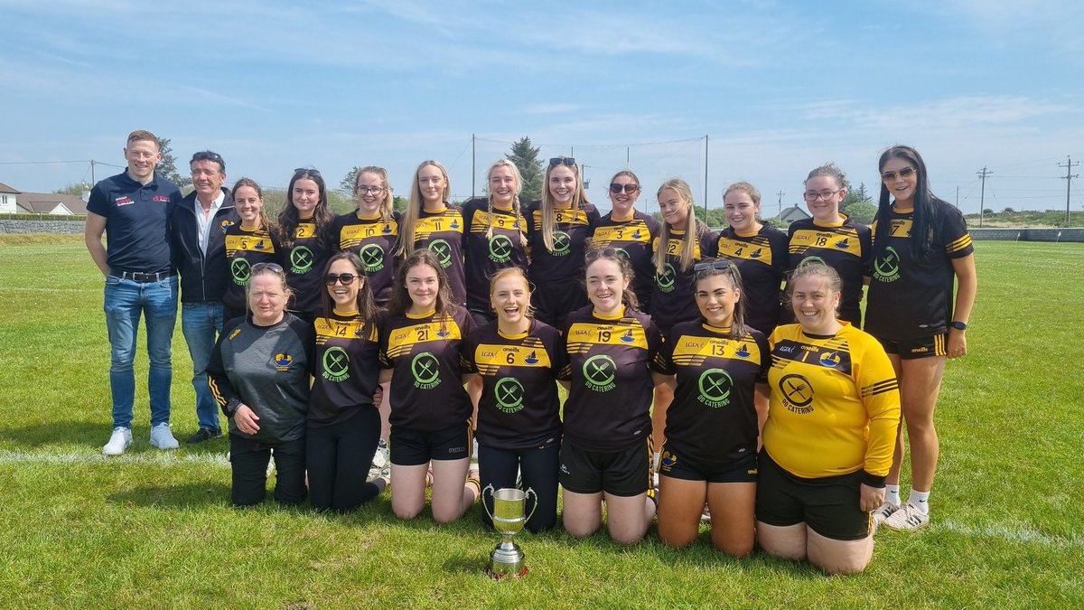 RnaG Spórt (@sportrnag) on Twitter photo Brendan Mhaidhc Ó Chonghaile ag bronnadh Corn Idirmhéanach <a href="/CPnaGaeltachta/">Comórtas Peile na Gaeltachta</a> <a href="/GalwayLgfa/">Galway LGFA</a> ar <a href="/NaomhAnna/">CP Naomh Anna</a> i gCarna
'Siad <a href="/Clodoiri/">CL Print</a> a rinne urraíocht ar an gCorn Brendan Mhaidhc Ó Chonghaile ag bronnadh Corn Idirmhéanach <a href="/CPnaGaeltachta/">Comórtas Peile na Gaeltachta</a> <a href="/GalwayLgfa/">Galway LGFA</a> ar <a href="/NaomhAnna/">CP Naomh Anna</a> i gCarna
'Siad <a href="/Clodoiri/">CL Print</a> a rinne urraíocht ar an gCorn