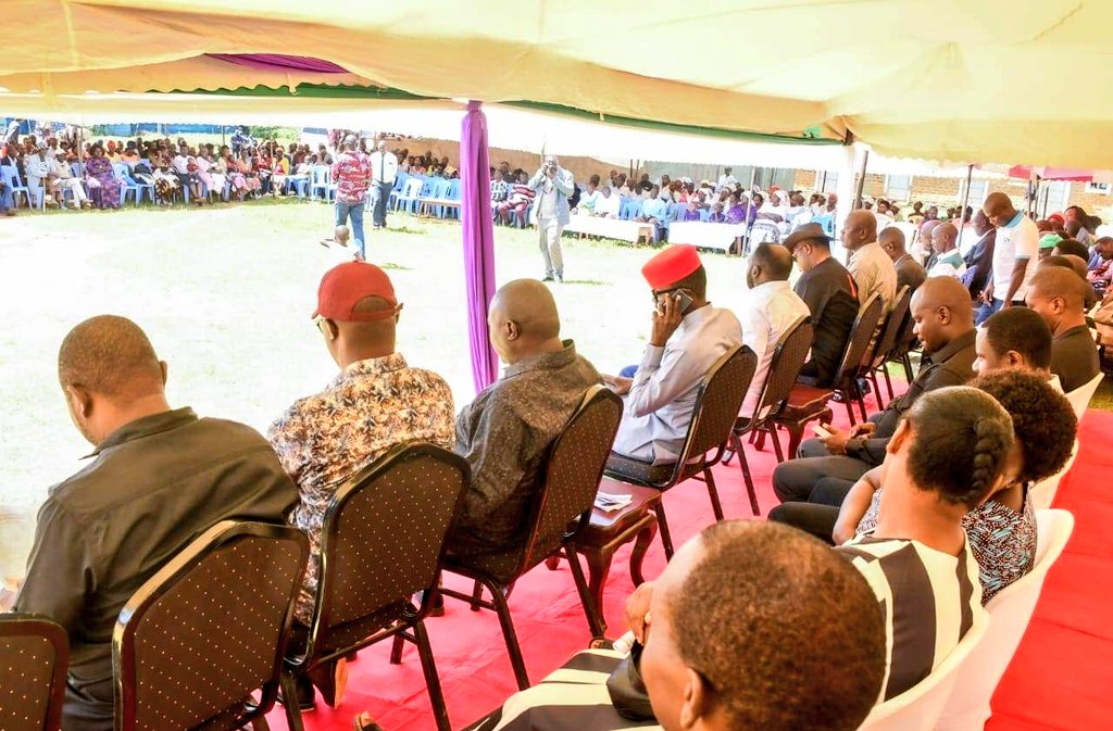 Attended the funeral of George Wekesa in Tuuti Marakaru Ward, Kanduyi Constituency. We gathered to honored his memory, reflecting on his kindness and impact on the community. Rest in peace, George. Also Present ; Governor Kenneth Lusaka & Sen David Wafula Wakoli.