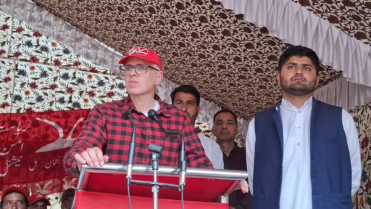 JKNC_'s tweet photo. JKNC VP @OmarAbdullah presided over a workers convention in Keran, Kupwara. He was accompanied by Treasurer @oberoi_shammi, PP @nasirsogami, Mir Saifullah, DM Cheetah, DDC Sunawullah Khan &amp; Manzoor Majrooh. 

Youth leader Shahrukh Nasir Khan was the organiser of the meeting. https://t.co/cUWeKNFrDr