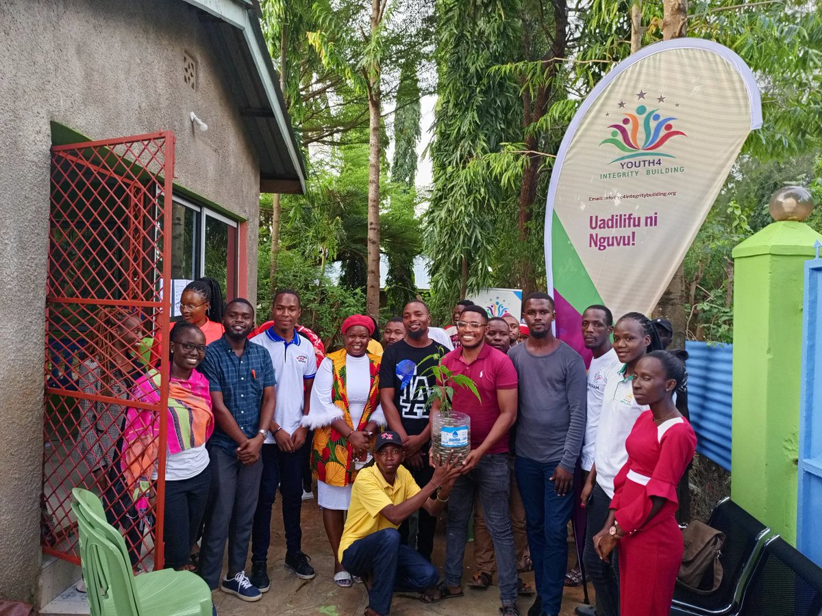 Weekend Youths dialogue on Civic participation and engagement, in kilifi county, climaxed by planting of trees to mark the #NationalTreePlantingDay as requested by the president @WilliamsRuto Let's save our environment by protecting and restoring it #TreePlantingDay #TreePlanting