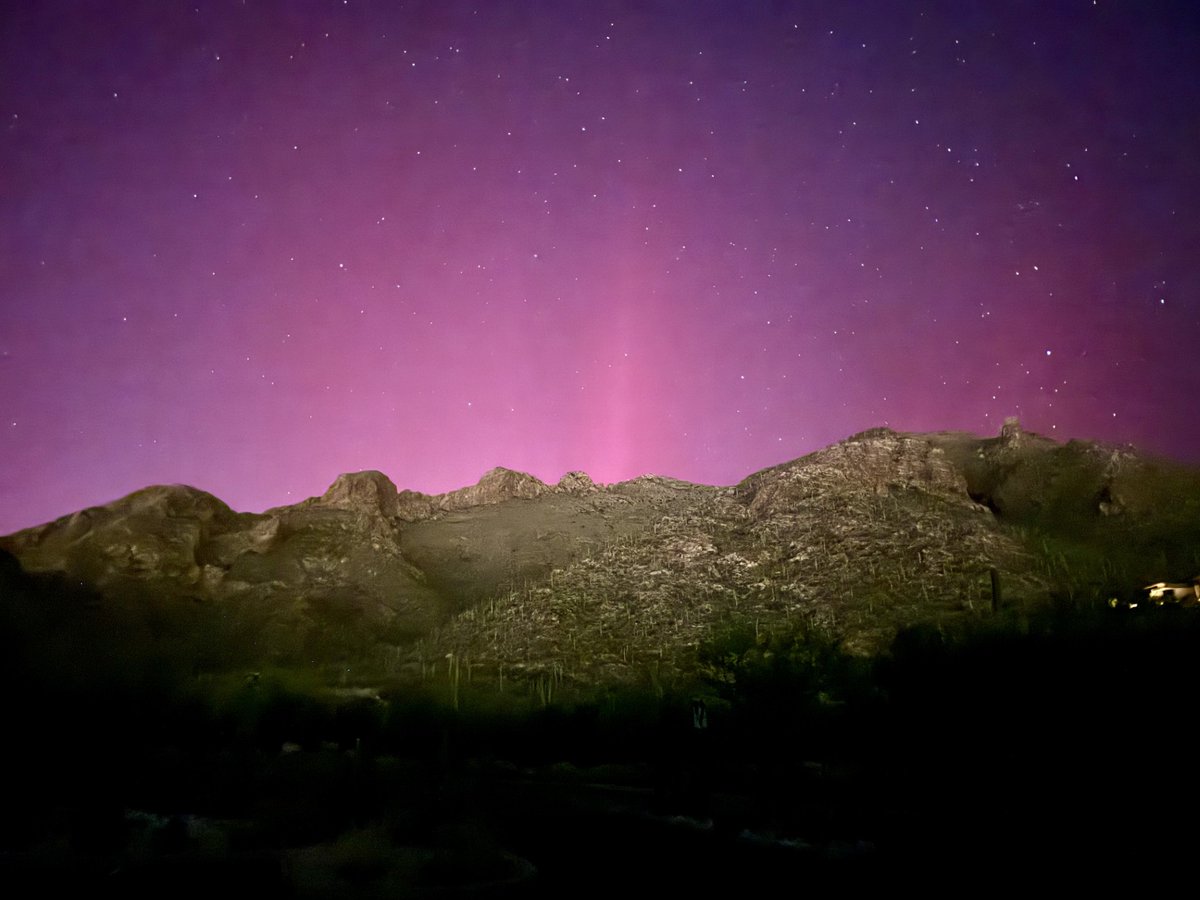 abc15's tweet photo. Did you see the show last night?!?

The Northern Lights gave Arizonans a special treat, no matter what corner of the state you are in! We've gotten so many photos from all over Arizona, check them out here: https://t.co/7vsgfSygfp https://t.co/hNfzbUFIEy