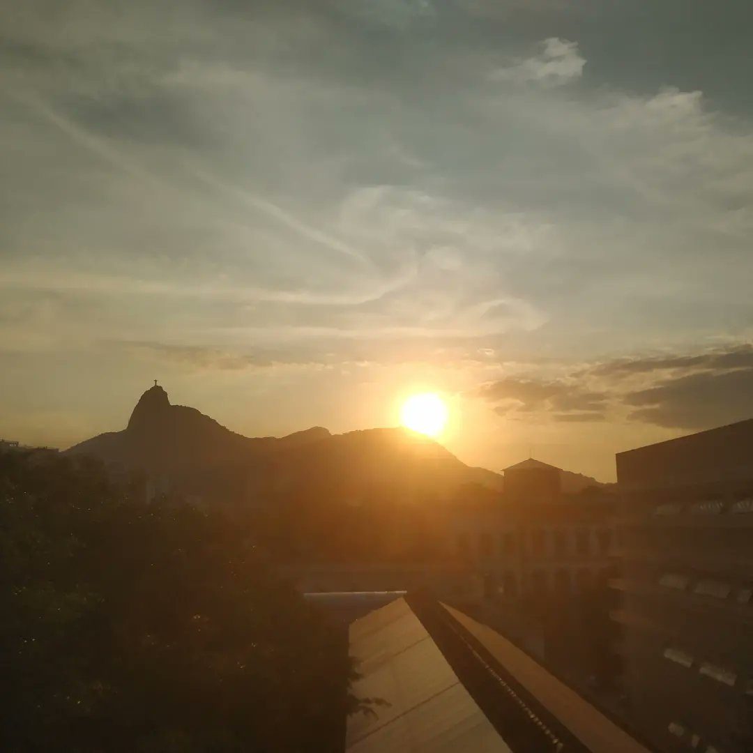 Working late in the lab I'm rewarded with magnificent view. Can you see the tiny  Christ the Redeemer? Believe me, it is there