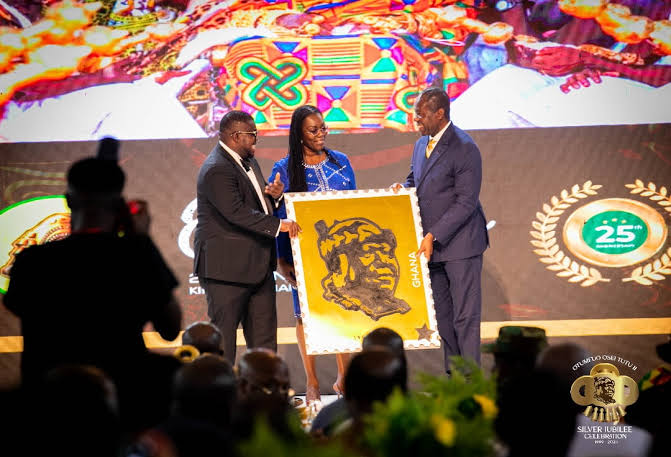 The 🇬🇭Ghana Postal Company has unveiled a unique 'Crypto Stamp' to celebrate the coronation of a traditional Ghanaian leader👀