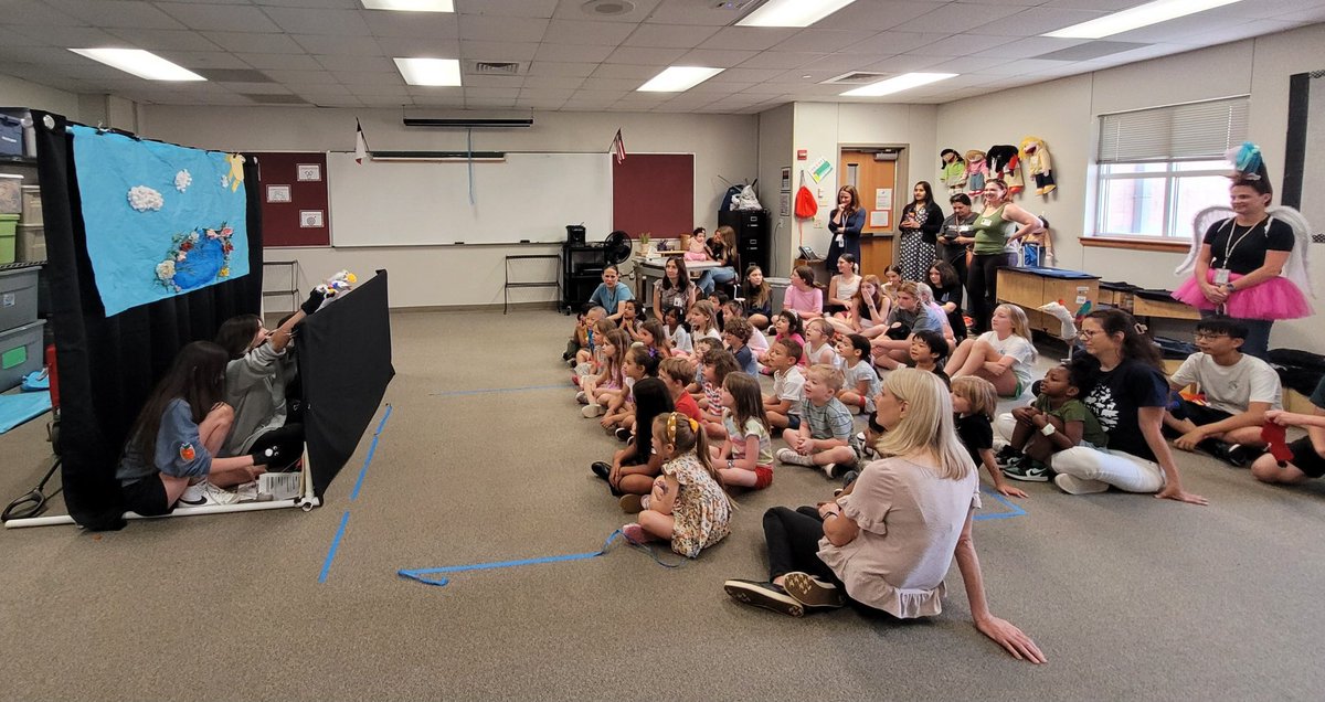 Love when our students have the opportunity to partner with our community! Thank you @LWBushElem & @KimGrubb19 for having our 6th grade theater classes to share their student created puppet shows - so much fun! #SoaringTogether💙🦅💛