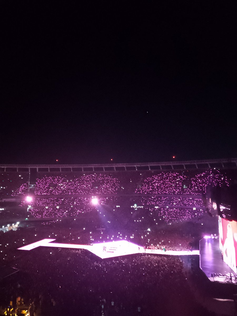 emilysversions's tweet photo. 6 meses del mejor día de mi vida 
de estar desde julio creyendo que no iba, a conseguir entrada una semana antes y tener la mejor experiencia de mí vida 🩷 https://t.co/1ZpSYaazNK
