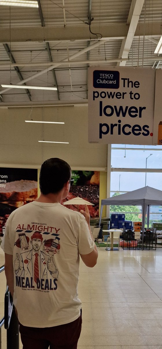 Cutting about Tesco like a fucking boss. Already told 2 staff members they better cut the costs otherwise the bloke on the tshirt will be on the blower 😤