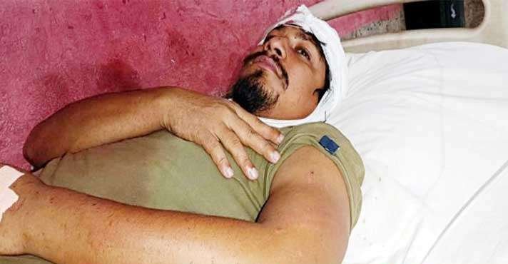 যশোরের শার্শায় পূর্বশত্রুতা জেরে যুবককে কুপিয়ে হত্যার চেষ্টা