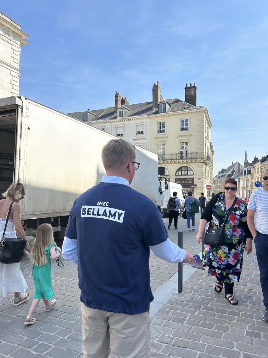 Tractage pour @fxbellamy @CelineImart à St Omer ce matin. 

Le 9 Juin c’est Bellamy pour #maitrisernotredestin .