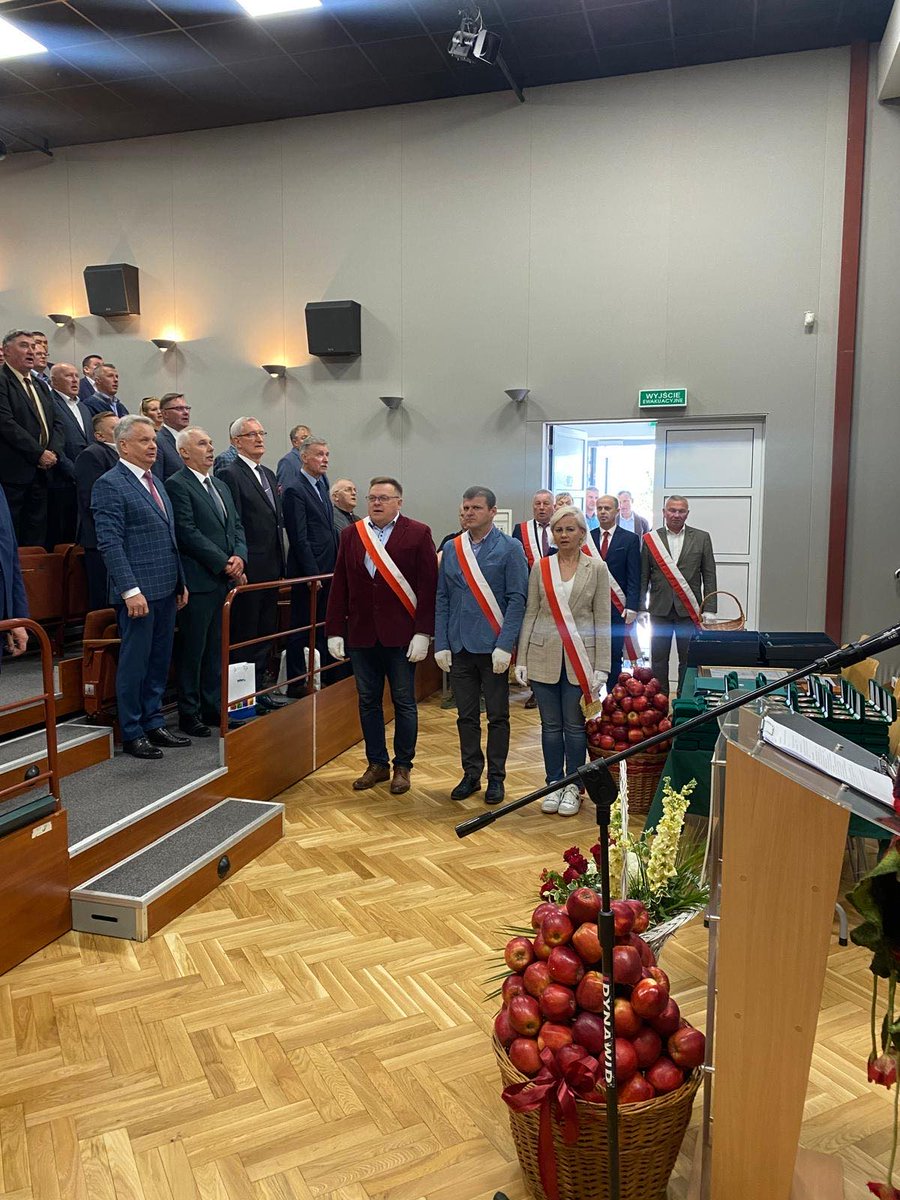 StruzikAdam's tweet photo. Lubicie polskie jabłka, truskawki, czereśnie czy gruszki?  Związek @Sadowników RP świętuje swoje 25-lecie. To dzięki codziennej pracy tych ludzi nasz kraj i region słyną z najsmaczniejszych i najwyższej jakości owoców. Gratuluję jubileuszu i życzę obfitych plonów!❗🍎🍓🍒🍐 https://t.co/wKaPvckff6