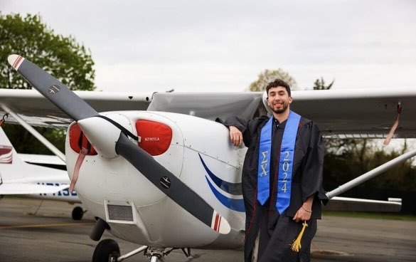 MederosJulian's tweet photo. CONGRATS LUKIE POOKIE!! 😘😘WE ARE SO PROUD OF YOU!!! #BSUgrad24 https://t.co/1p9luAsLLp