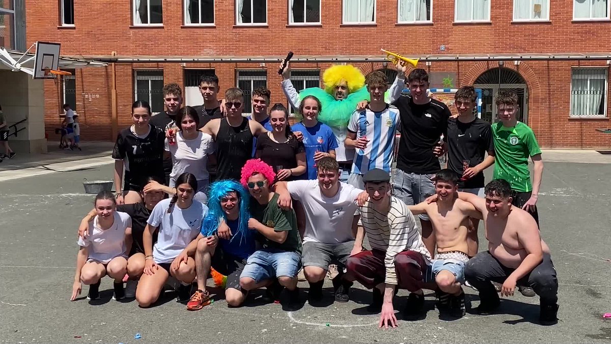 [BIDEOA] Giro onean ari dira ospatzen Aizarnazabalen Gazte Eguna. #Aizarnazabal

➡️erlotelebista.eus/azken-berriak-…