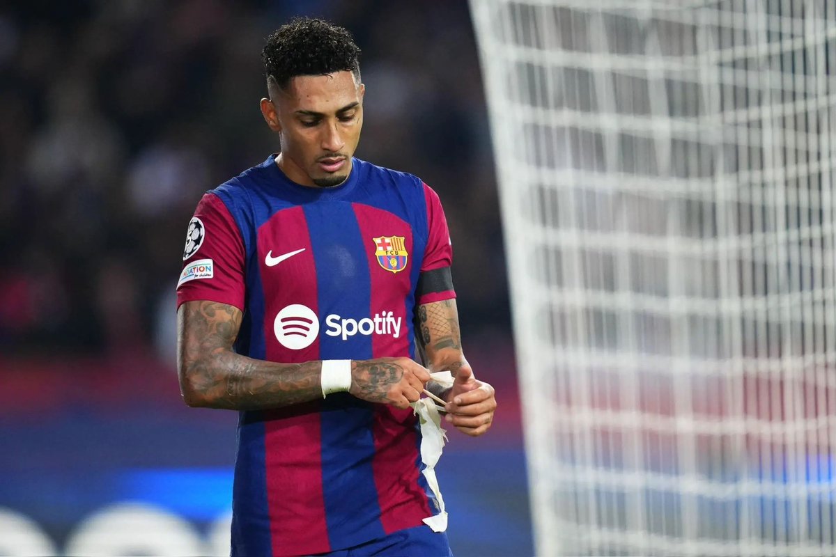 🚨🇧🇷 Raphinha has high interest in Europe – Chelsea, Arsenal, Borussia Dortmund and Atlético de Madrid are interested in his service. Raphinha wants to stay, that’s his priority. Barcelona wants to sell an attacker to sign a pivot and LW from the market.