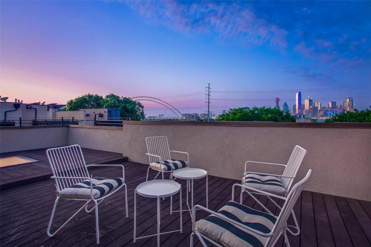 #openhouses Highly desirable and rarely available, a seductive urban oasis nestled between the pulsating heart of downtown Dallas and the soulful vibes of N Oak Cliff.

Open House May11 // 1-30pm

details >> citi.ly/rrz