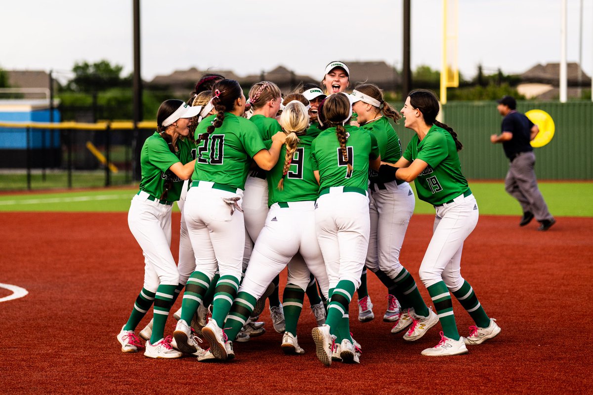 matts_photos_'s tweet photo. If you missed it… @dragsoftball is headed to ROUND 4️⃣ 

@CABCSLC @SLCAthletics @GMsportsmedia1 @emmymay2025 @aubreejshelton @cate_stoklas @SammyPetkus @scarlettkuhn32 @ava_ordaz https://t.co/GpI1nnv7qr