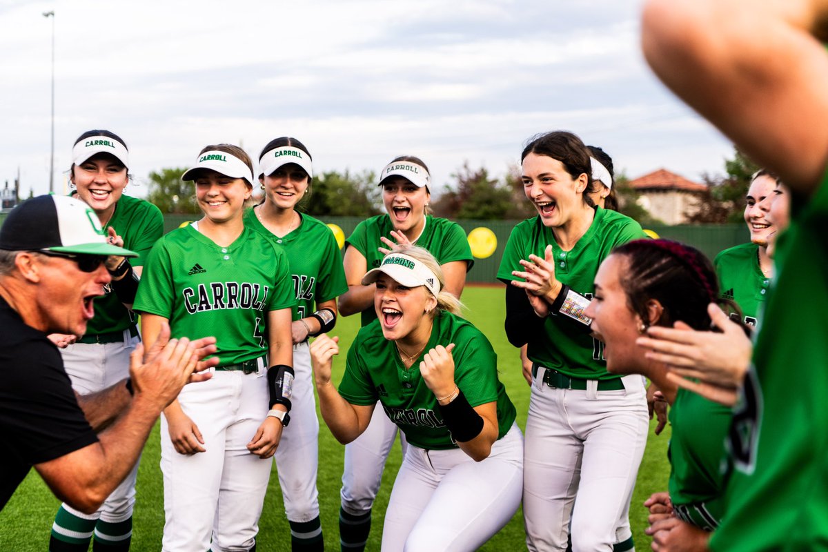 matts_photos_'s tweet photo. If you missed it… @dragsoftball is headed to ROUND 4️⃣ 

@CABCSLC @SLCAthletics @GMsportsmedia1 @emmymay2025 @aubreejshelton @cate_stoklas @SammyPetkus @scarlettkuhn32 @ava_ordaz https://t.co/GpI1nnv7qr