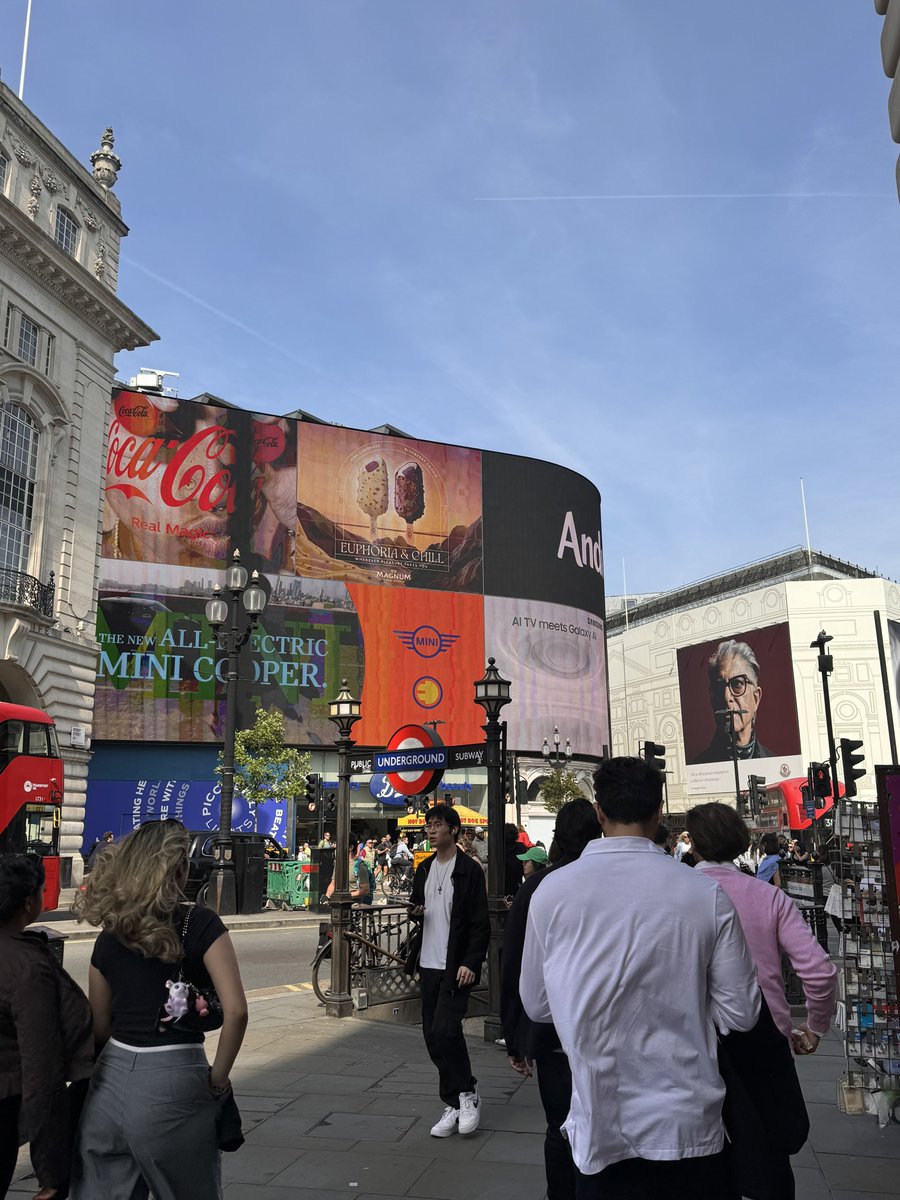 sania_adil25's tweet image. “Piccadilly Circus: where the pulse of London beats strongest. Neon lights dance amidst historic architecture, creating an electrifying atmosphere that’s impossible to resist. A true hub of culture, entertainment, and urban energy. #PiccadillyCircus #LondonVibes 🎭✨”