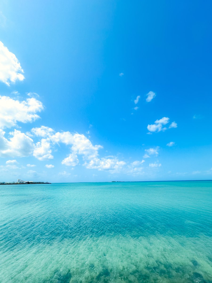 心を綺麗にしてくれる沖縄の青色。