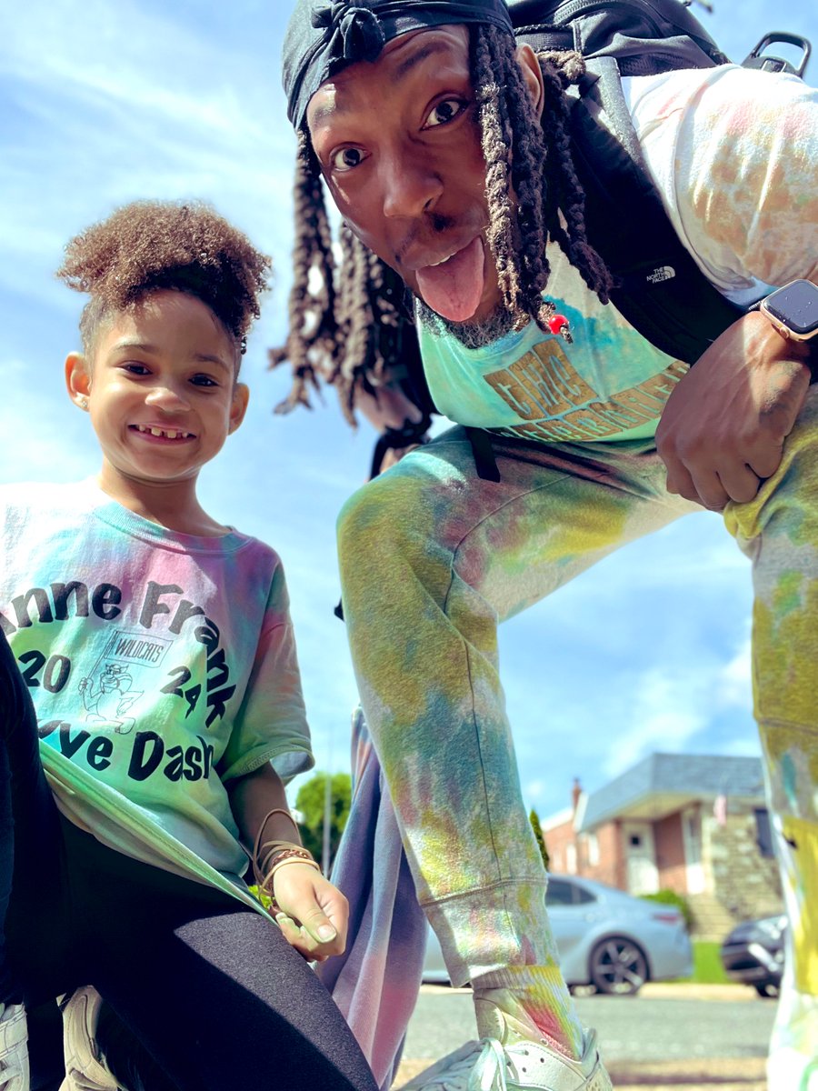ThottiePippen_'s tweet photo. Clearly we’re a “decorated” father/daughter duo💚‼️
…this #GirlDad life is UNMATCHED🤌🏾
#ColorRun2024 https://t.co/IssL6FZlDT