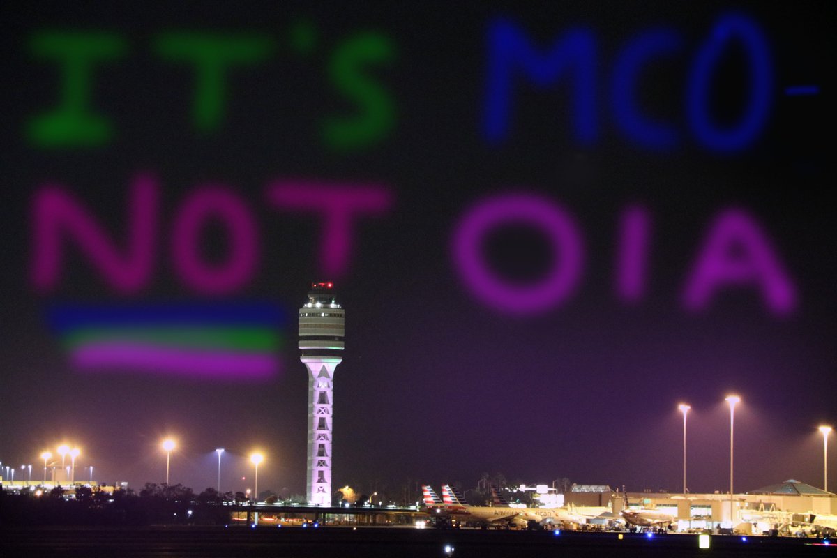 Check out this stunning Northern Lights display over our airport last night! Isn't nature beautiful? 😍