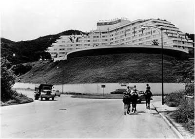 Cuando Caracas comenzaba a sacudirse el provincianismo. 1953. El recién inaugurado Hotel Tamanaco Intercontinental ubicado en Las Mercedes, Caracas. Arquitecto, el estadounidense John Wellborn Root Jr., quien también diseñó el Palmolive Building en Chicago, USA.