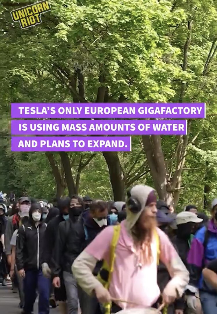 Holy fucking shit - local residents have been occupying the forest and have now broken through to the Tesla Gigafactory using up so much water that it’s causing theirs to be rationed.