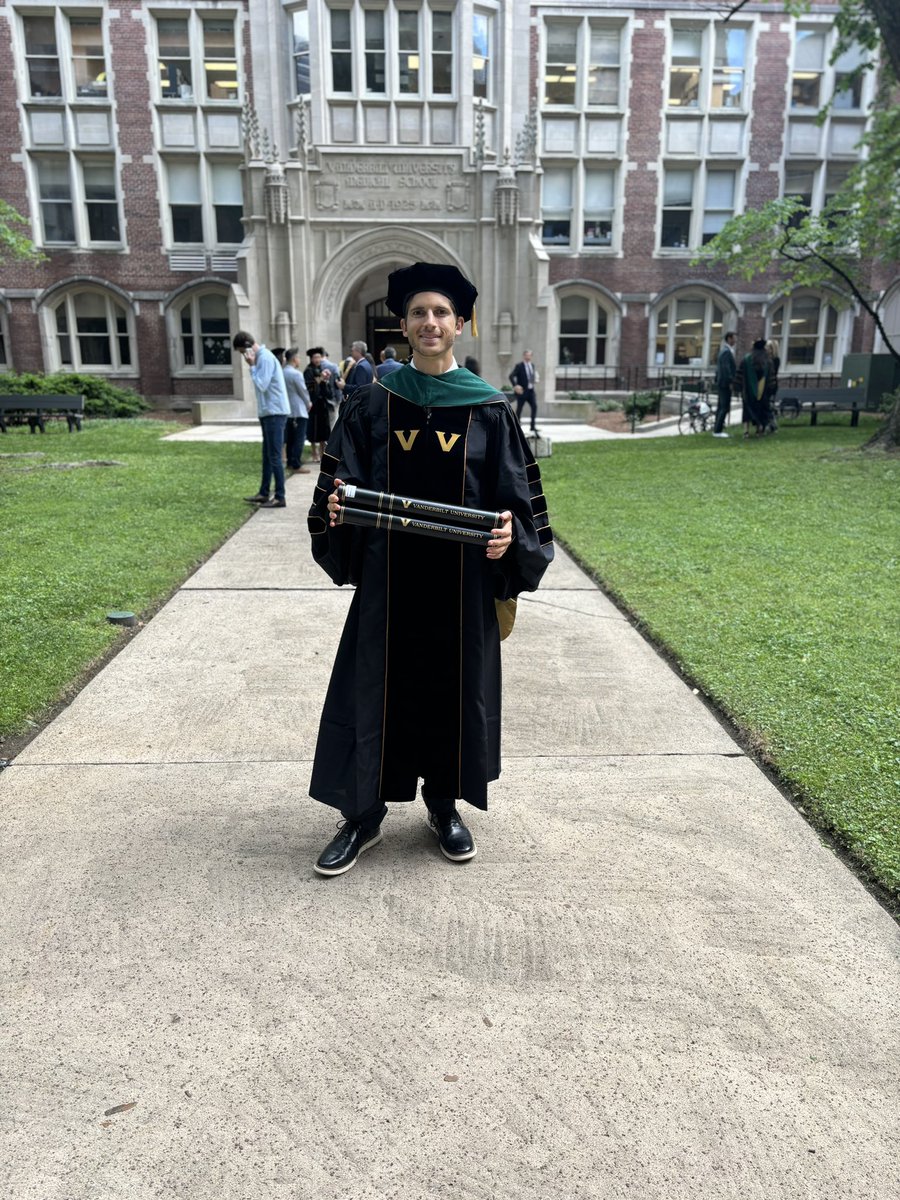Juan_Colazo's tweet photo. MD ✅ PhD ✅ Forever grateful to Vanderbilt for the education, experiences, and relationships. Thank you to family, friends, and mentors for the support and encouragement! Excited for the next chapter @WUSTLortho @OrthoRes_WashU 🦴 @VanderbiltMSTP @VUmedicine @Duvall_Lab_VU https://t.co/HWDOl58pBG