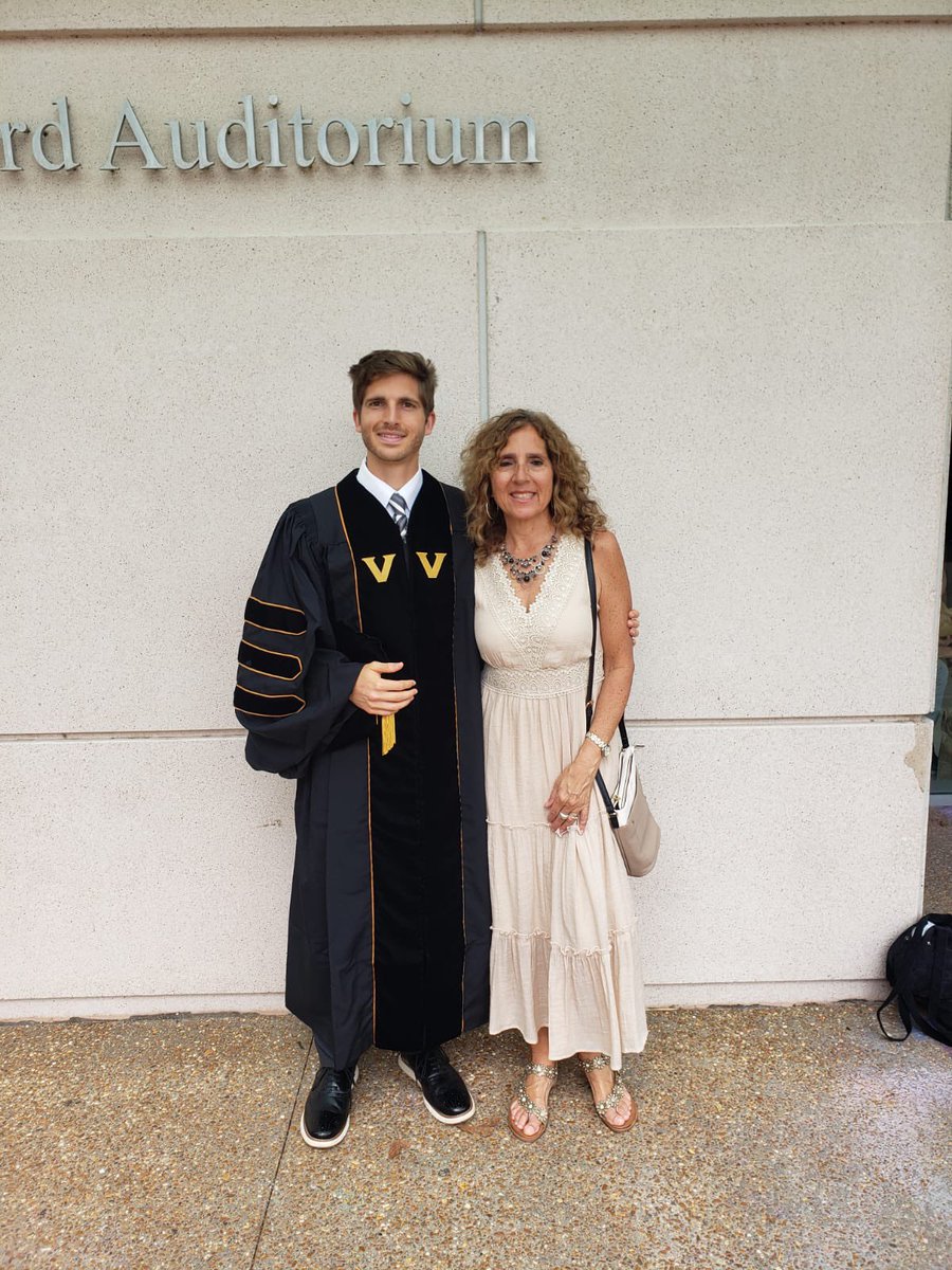 Juan_Colazo's tweet photo. MD ✅ PhD ✅ Forever grateful to Vanderbilt for the education, experiences, and relationships. Thank you to family, friends, and mentors for the support and encouragement! Excited for the next chapter @WUSTLortho @OrthoRes_WashU 🦴 @VanderbiltMSTP @VUmedicine @Duvall_Lab_VU https://t.co/HWDOl58pBG