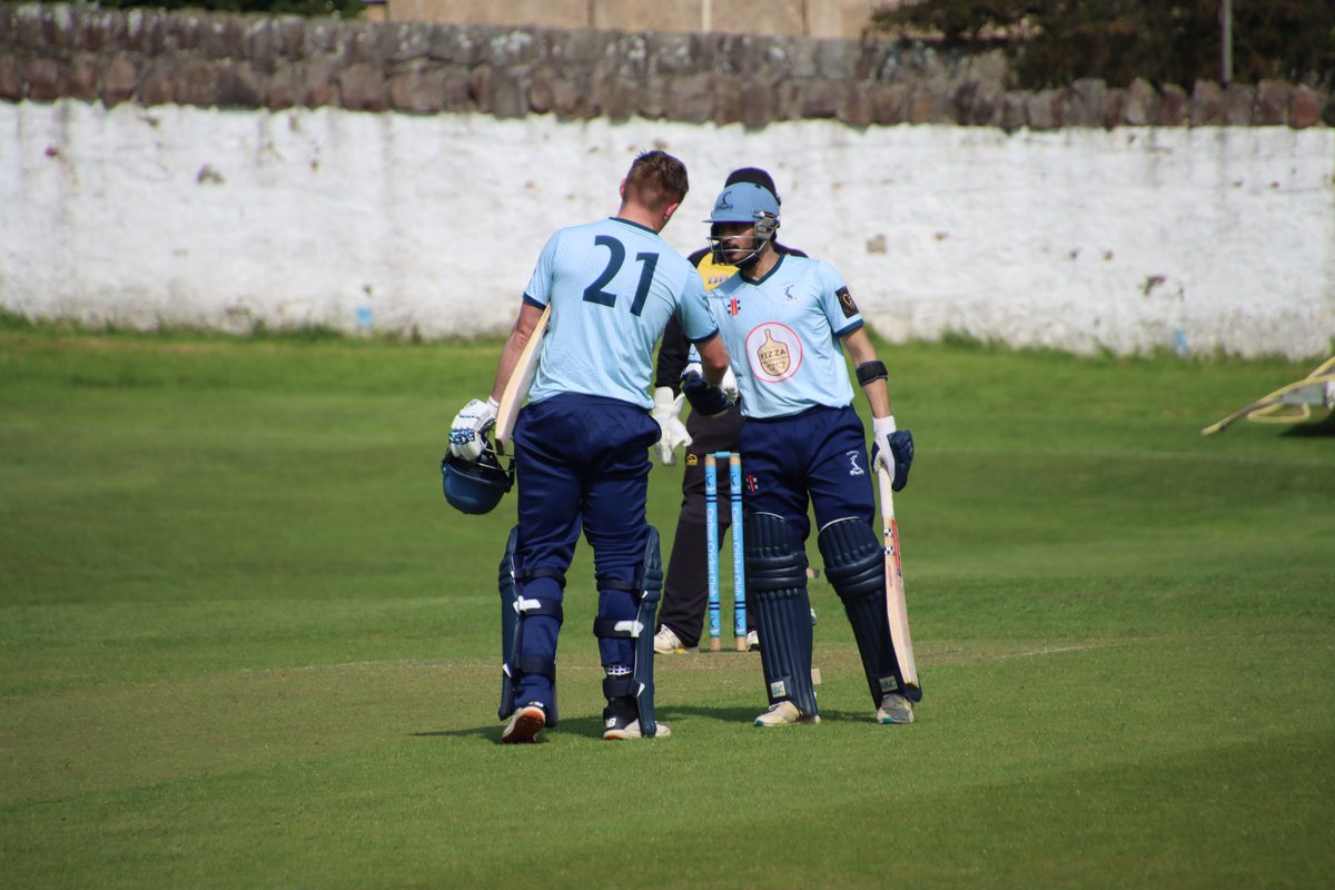 Chris McBride brings up his 𝗱𝗼𝘂𝗯𝗹𝗲 𝗰𝗲𝗻𝘁𝘂𝗿𝘆 off 107 balls at Grange Loan.

The Arrows finish on 420-3 against @Meigle_Cricket. Chris 220* off 114 and Dan 112 off 118. 

🏹#Arrows | #ArrowsArmy