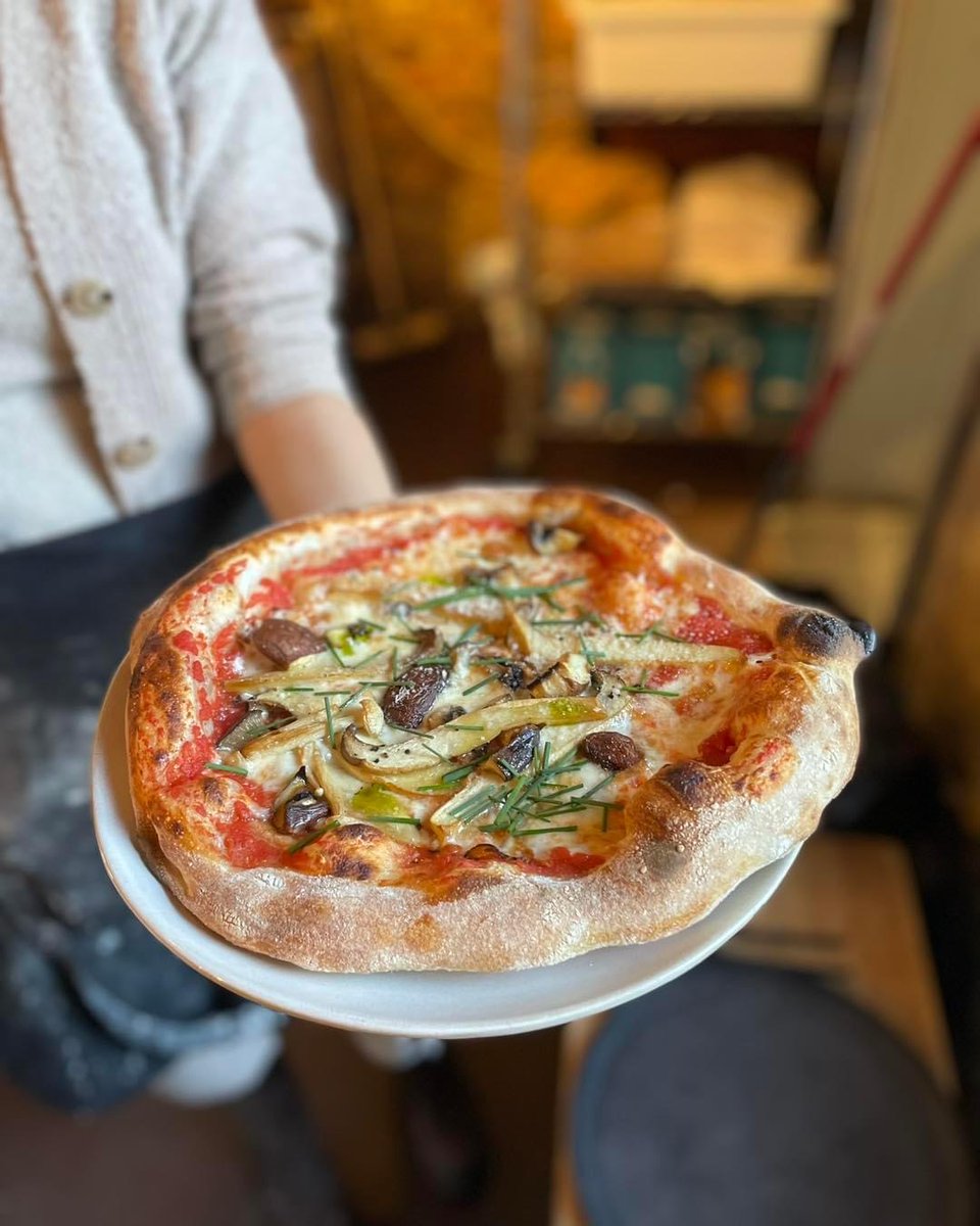 We are open till 9pm for the finest pizza this side of Napoli 🇮🇹 #sourdough