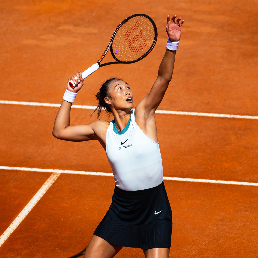 Turning the tables 🔄 Zheng Qinwen evens the score with Noskova at 3-6, 6-1. #IBI24