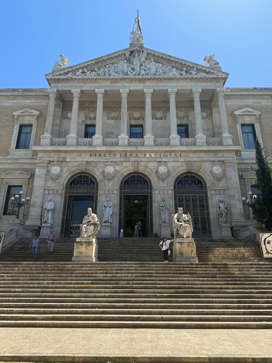 Today was the last day of the exhibition of Persian Manuscripts at Spain’s National Library (Biblioteca Nacional de España, Madrid) so I had to pay a visit. Thread.