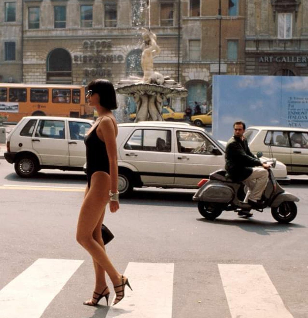 Ferdinando Scianna, Piazza Barberini, Roma, 1988.