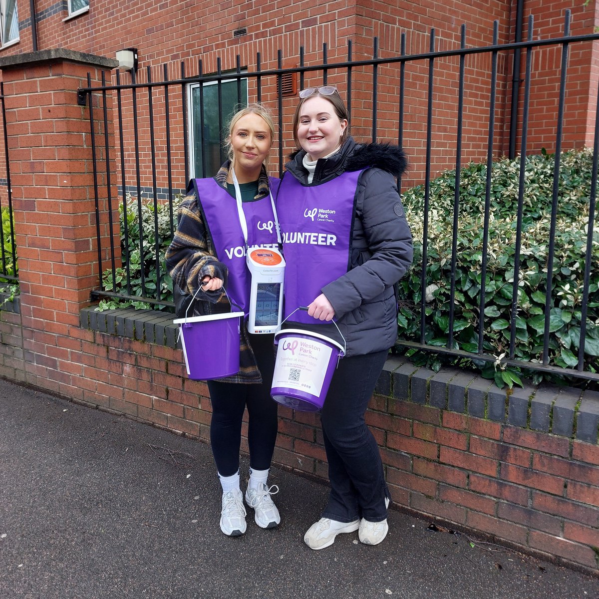 📢 Our recent @SheffieldUnited takeover day raised an amazing £3,333.06! ⚽ A HUGE thank you to the generosity of fans for donating, our wonderful volunteers for bucket collecting and @SheffieldUnited for supporting our #TogetherAtEveryStep partnership 💜 #ForTheOneInTwo