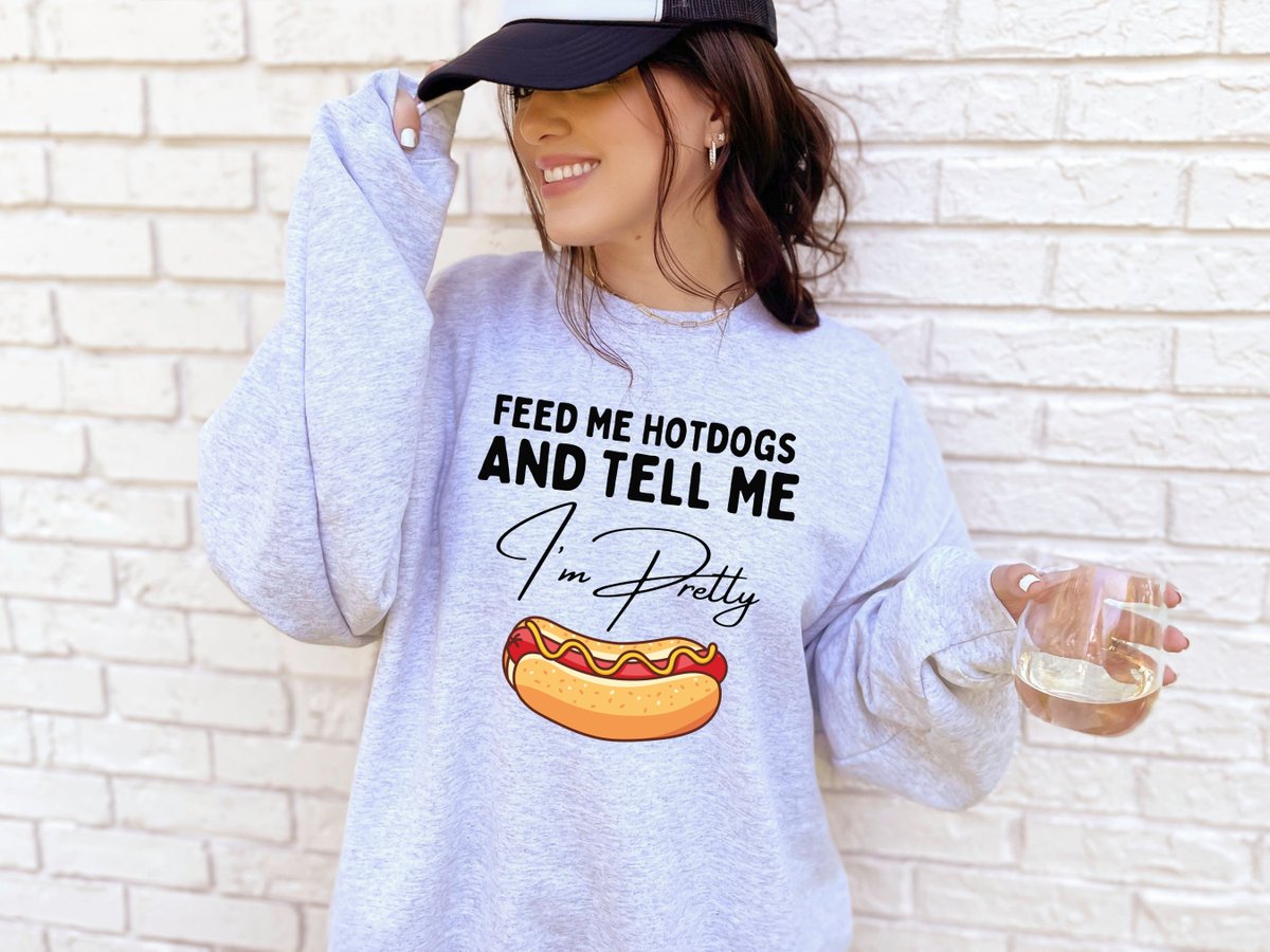Feed Me Hot Dogs And Tell Me I'm Pretty

#printondemand #teepublic #sweatshirt #foodie #fastfood #feedme #foodiegifts #impretty #fastfoodlovers