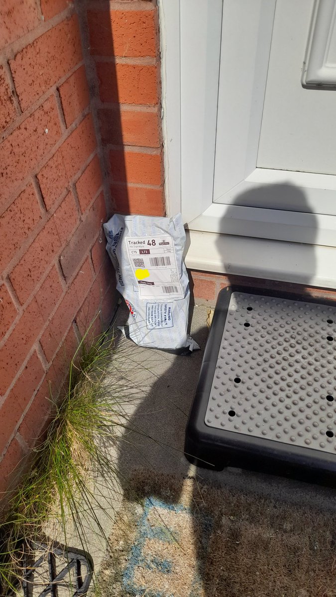 @RoyalMail @RoyalMailHelp not acceptable to leave packages on the door step.  Our regular postman must be on duty today 11/5/24 . The package could have been stolen. @blogpreston
