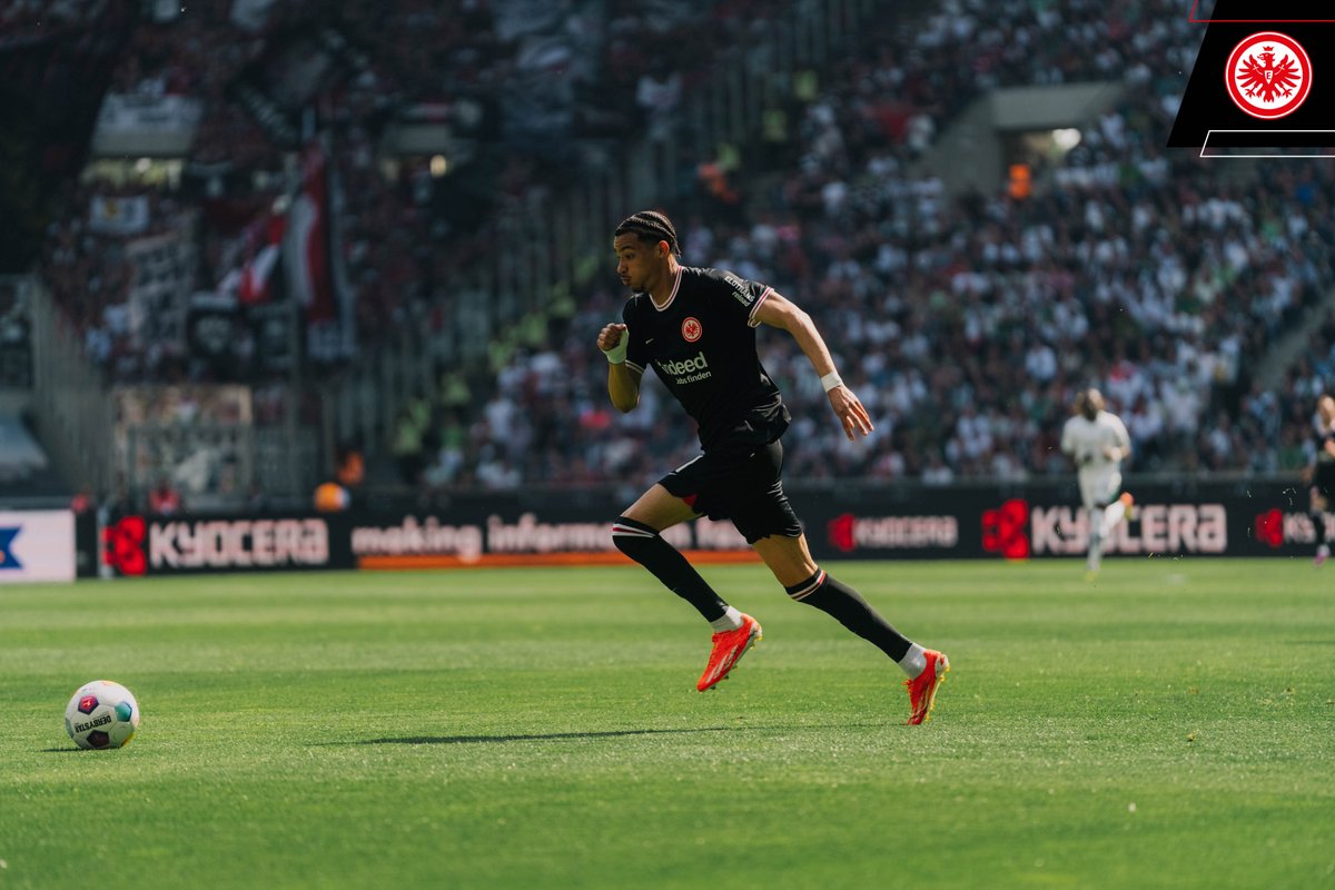 The second half begins. Let's get those three points! 👊 ⏰ 46' | #BMGSGE 1-1 | #SGE