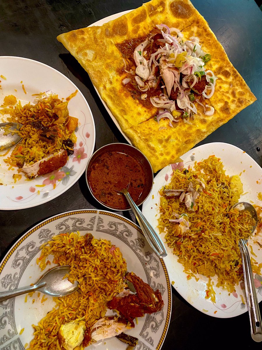 ගාලු පාර, කොල්ලුපිටිය, Hotel De Plaza එකෙන් මේ Chicken and Cheesy egg roti එක Try කරලා නැත්තම් කල්ලා බලන්න.. ආසා හිතෙයි 😋

දෙන්නෙකුට ඇති මේක 👌🏼

#food #foodies #foods #foodie #foodlover #foodlove #foodblog #foodblogger #foodphotography #foodphoto #hoteldeplaza #colombo #SriLanka