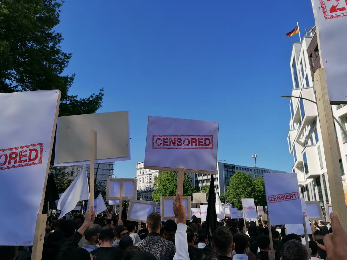 maxdawood's tweet photo. So sollten Demonstrationen für Muslime laut Politik und Medien aussehen. Zensiert und nichtssagend. Dagegen muss vorgegangen und demonstriert werde.
#Wertediktatur
#RechtstaatOderWertediktatur https://t.co/PaZJn4DCg8