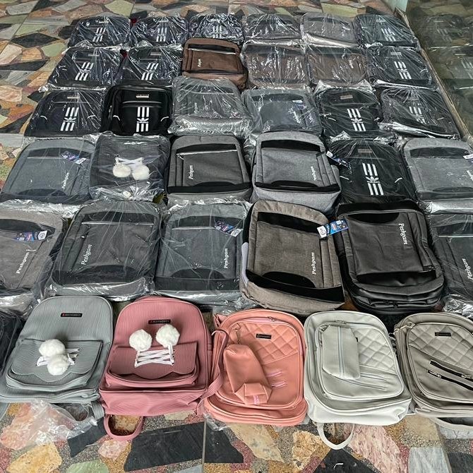 Some joyful children in an orphanage received school bags thanks to a kind donor. No profit taken, all volunteer organized with @KhalylaHarito & our little team. Please give where you can, especially to Baghlan. 🇦🇫 can't rely on leadership, the people need your love and support