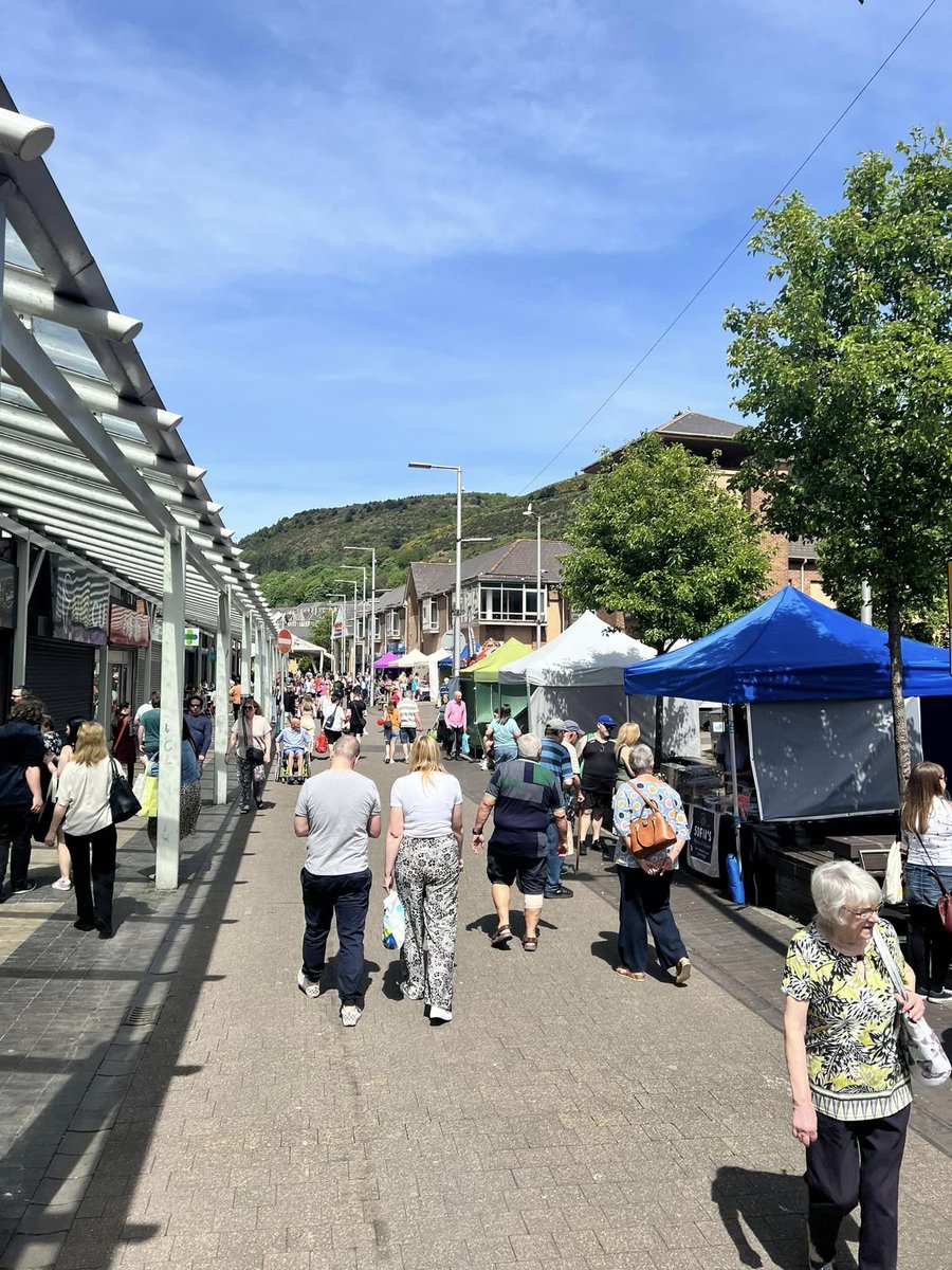 It was brilliant to see hundreds of people in town for Port Talbot Food Festival today, the town is abuzz and there are so many fantastic things on offer! A huge well done to @VivaPortTalbot for pulling off another hugely successful event!