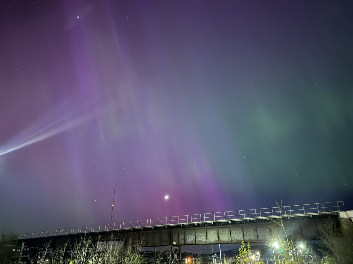 KyleDFL's tweet photo. Never thought I’d see the Northern Lights in my life! How beautiful! 😍#AuroraBorealis #NorthernLights https://t.co/S9N4sT59iH