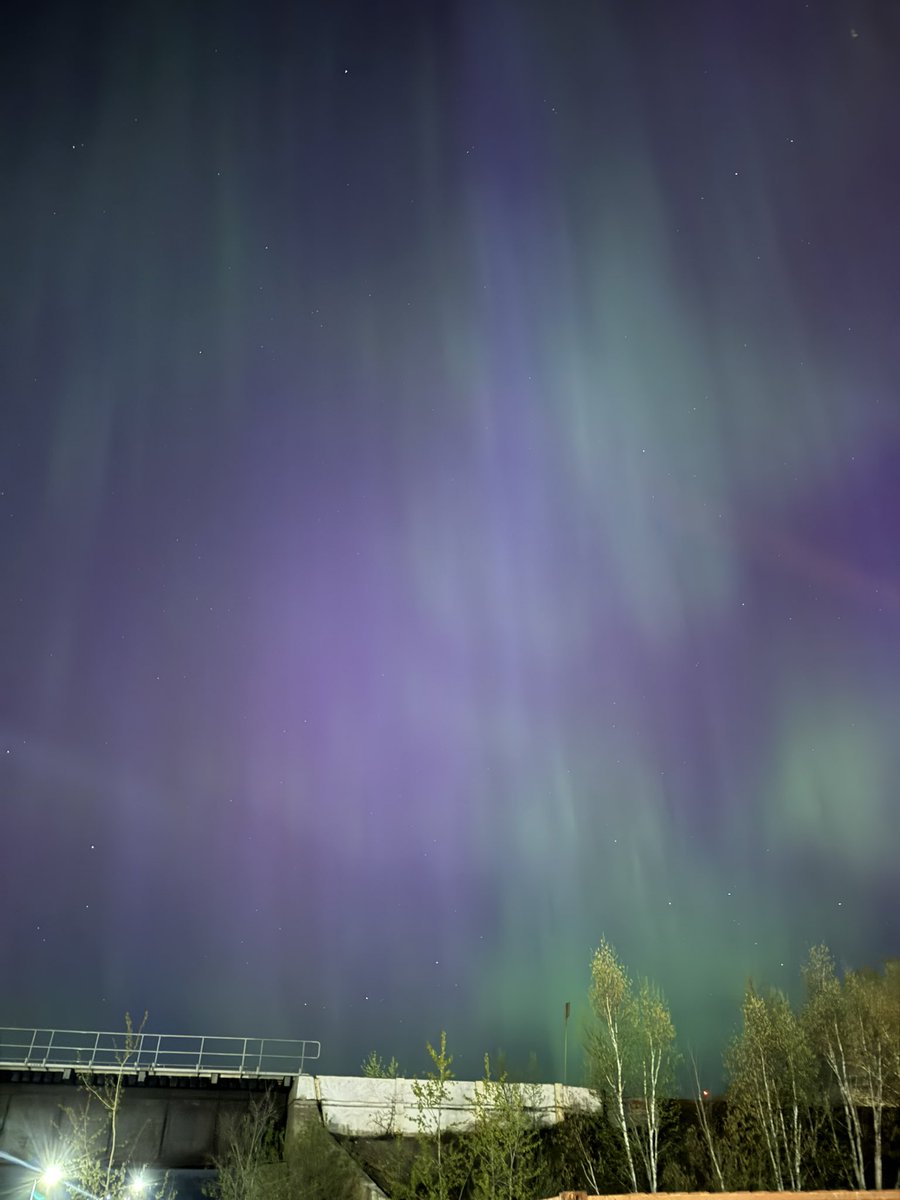 KyleDFL's tweet photo. Never thought I’d see the Northern Lights in my life! How beautiful! 😍#AuroraBorealis #NorthernLights https://t.co/S9N4sT59iH