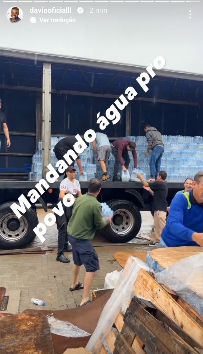 tuittabeck's tweet photo. +1 Caminhão de água mineral ✅️

Chave Pix:  Bdavi121212@gmail.com

#SosRioGrandeDoSul https://t.co/ibYNiziPlh