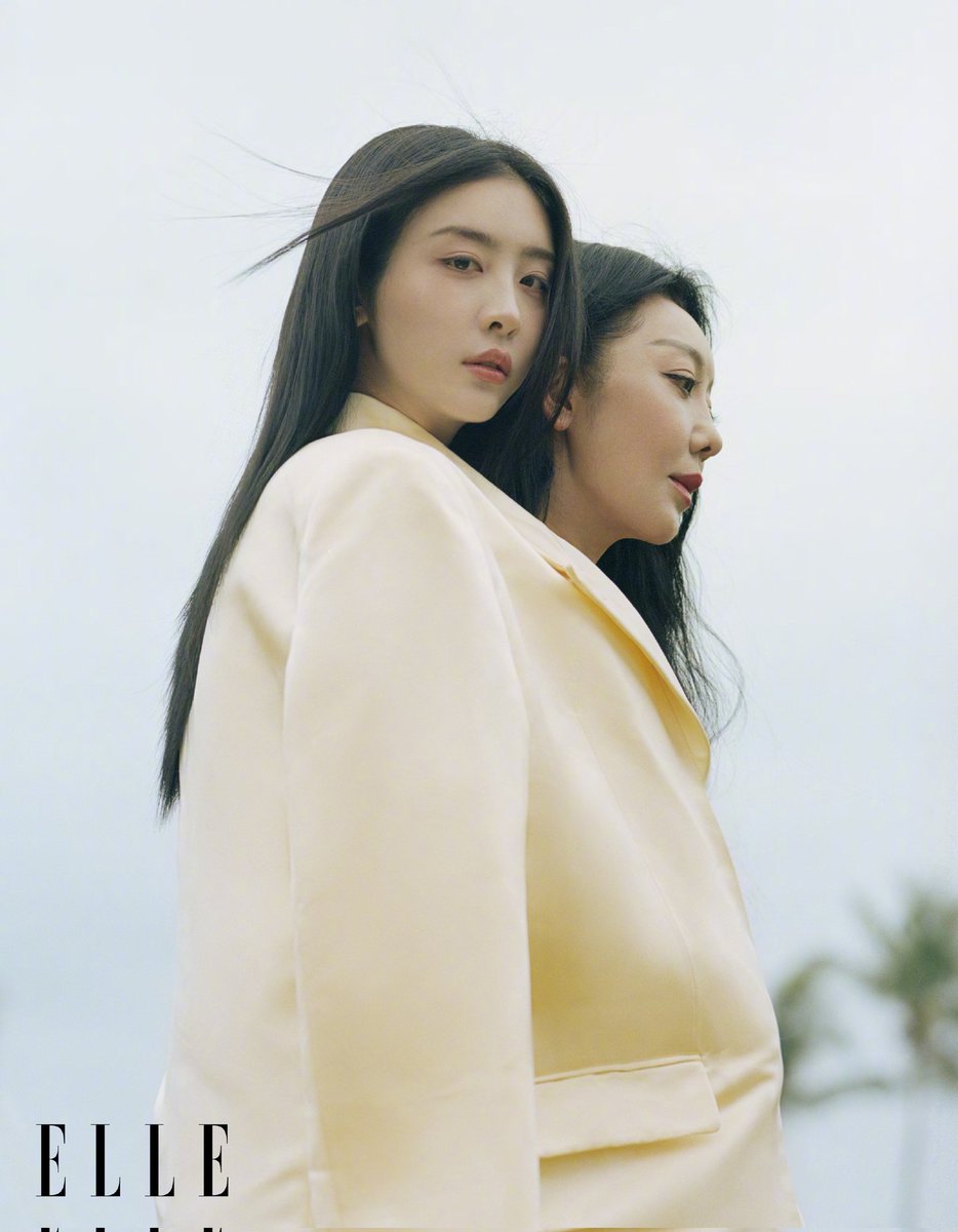 tus_cat's tweet photo. ELLE เอาแม่และลูกสาว จากรายการ #是女儿是妈妈 มาถ่ายรูปด้วย ทั้ง 4 บ้านเลย งานดี😄

คำโปรย••ความสัมพันธ์แม่ลูกเป็นความสัมพันธ์ที่ซับซ้อนที่สุดในโลก

#ZhaoXiaotang #จ้าวเสี่ยวถัง https://t.co/cyI95cAasG