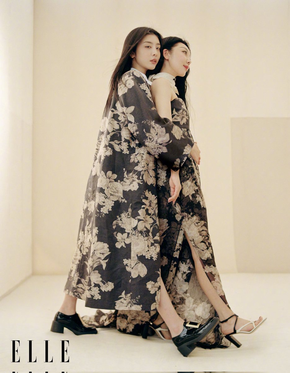 tus_cat's tweet photo. ELLE เอาแม่และลูกสาว จากรายการ #是女儿是妈妈 มาถ่ายรูปด้วย ทั้ง 4 บ้านเลย งานดี😄

คำโปรย••ความสัมพันธ์แม่ลูกเป็นความสัมพันธ์ที่ซับซ้อนที่สุดในโลก

#ZhaoXiaotang #จ้าวเสี่ยวถัง https://t.co/cyI95cAasG