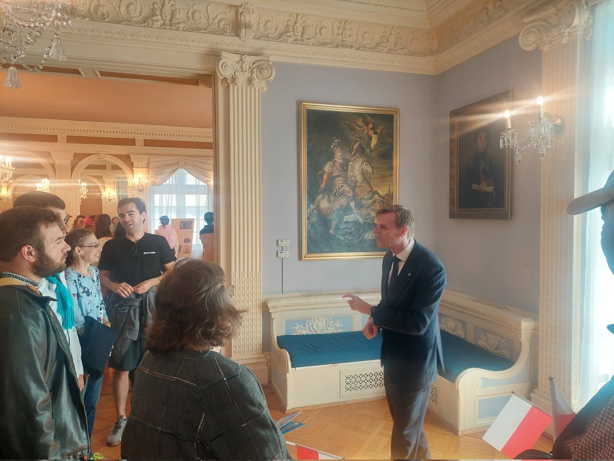 The #EUOpenHouse at our Embassy is underway. Come join us for edutaining chemistry workshops, non-stop piano concert, Polish tourism offer presented by @PolandtravelUS and fascinating stories about Poland and Maria Skłodowska-Curie presented by the one and only @rafalsordyl