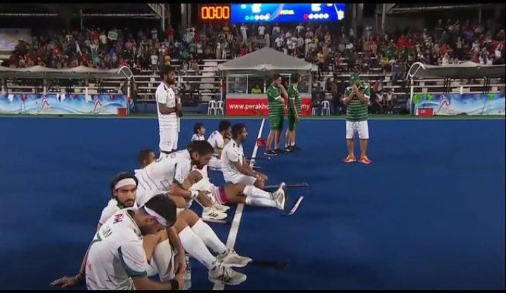 Super proud of Pakistan's hockey team, they played well throughout the tournament 🙌🏻. Unfortunately, result wasn't in our favour but boys made it to the final & were brilliant throughout the tournament. Better luck next time! #Hockey #PakvsJapan