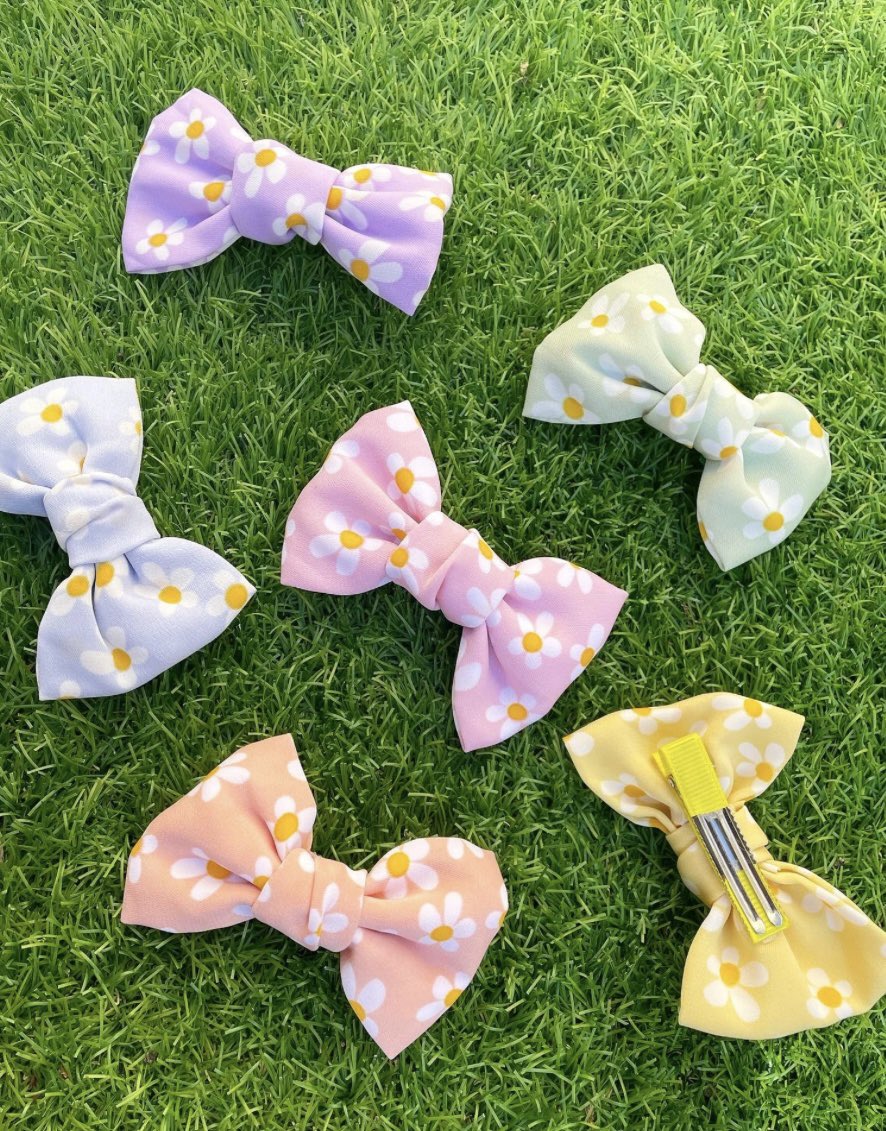 Floral bow hair slides 🌸 Shop etsy.com/uk/KatsJewelle… #bows #flowerbows #floralbows #flowerhair #flowerhaieaccessories #giftsforher #giftsforgirls #backtoschool #floralgifts #flowers #etsyuk #spring #springaccessories #springhairaccessories #hairslides