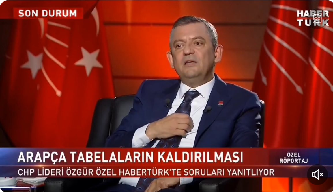 Had bildirerek oy verdik , haddini aşan bir başkan olma yolunda ilerliyor . KEBAPÇI yazan Arapça tabelaya sahip çıkıyor , hadi oradan Özgür efendi 😡 al sana etiket @eczozgurozel oku bakalım 😡 “Arapça Kur'an-ı Kerim'in yazıldığı dildir. Belediye başkanının tabelayı yırtması…