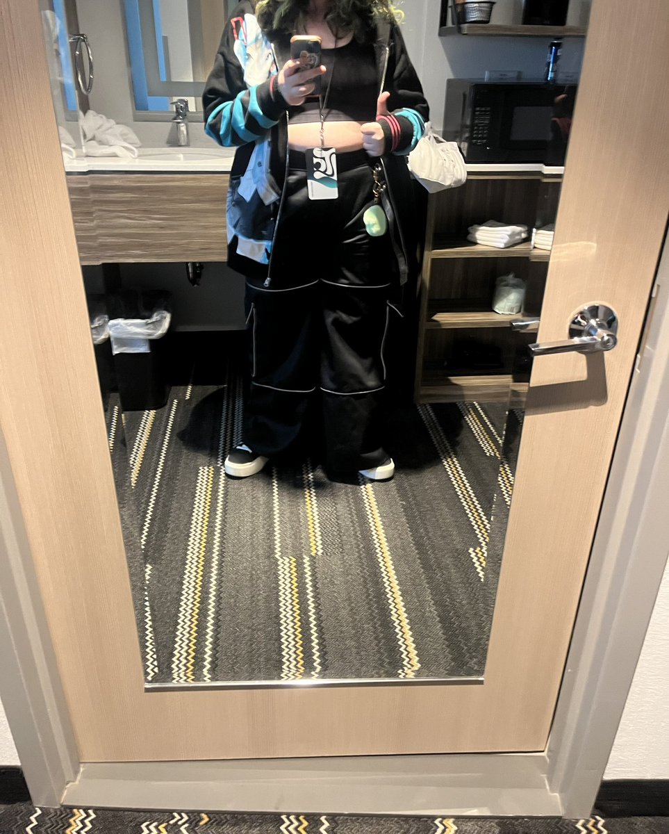 coudlnt get a good pic x( but day 1 fit 👍 i will be playing in bracket 1